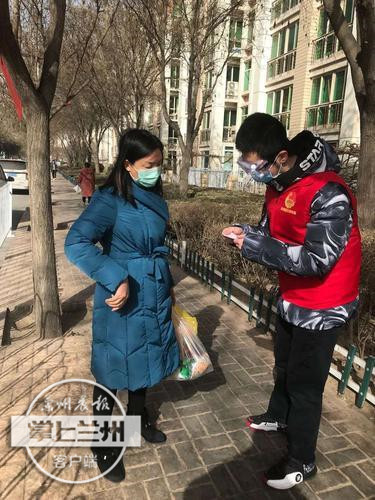 「战疫镜头」“00后小海龟”志愿者坚守防控“疫”线