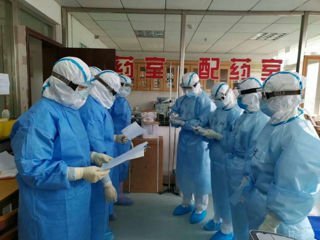 致敬共和国勋章获得者钟南山,致敬医生逆行武汉