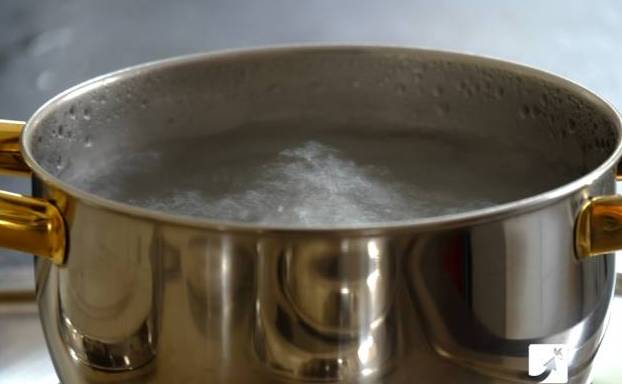 儿童开水烫伤急救处理,被开水烫伤怎么办最快最有效