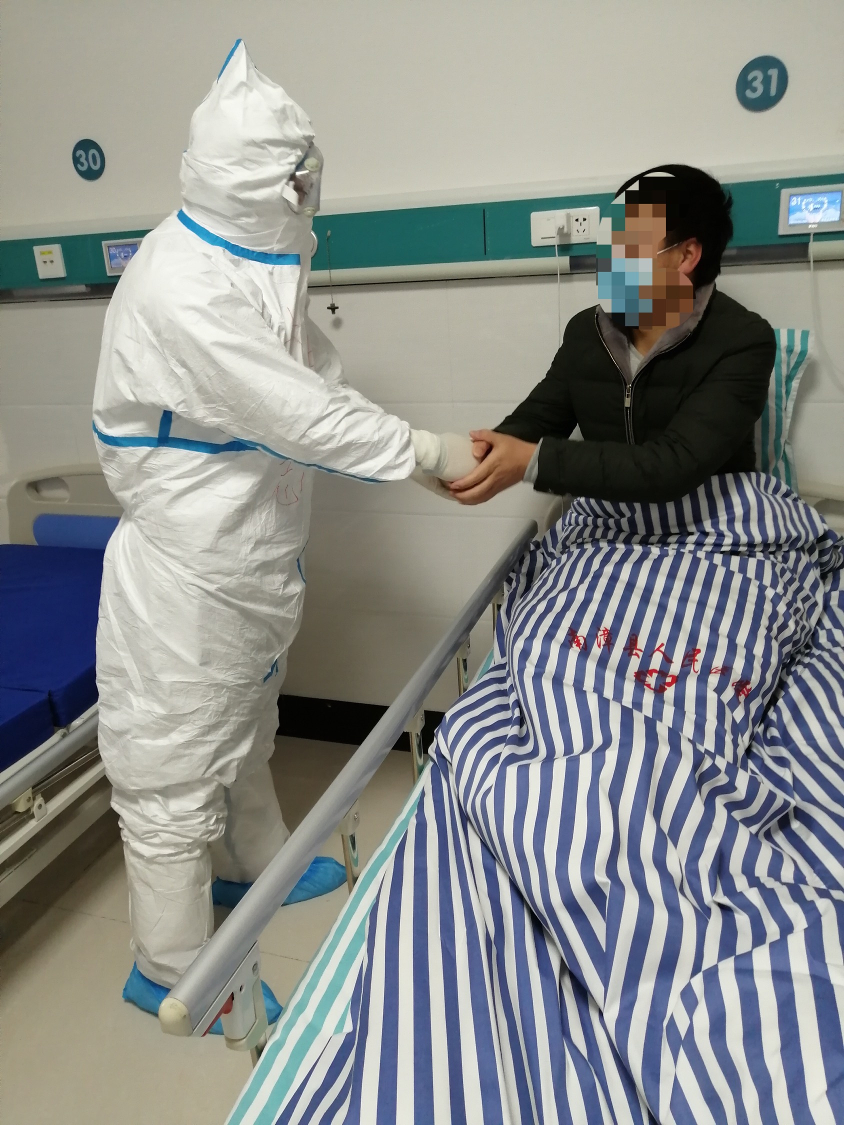 李万志,李万志帮助患者打开心结配合治疗