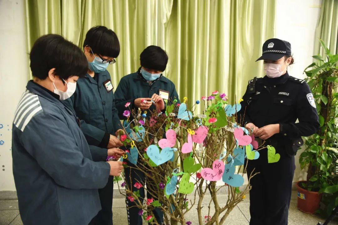 战疫里的力量,战疫前线他们用身躯筑牢防控防线