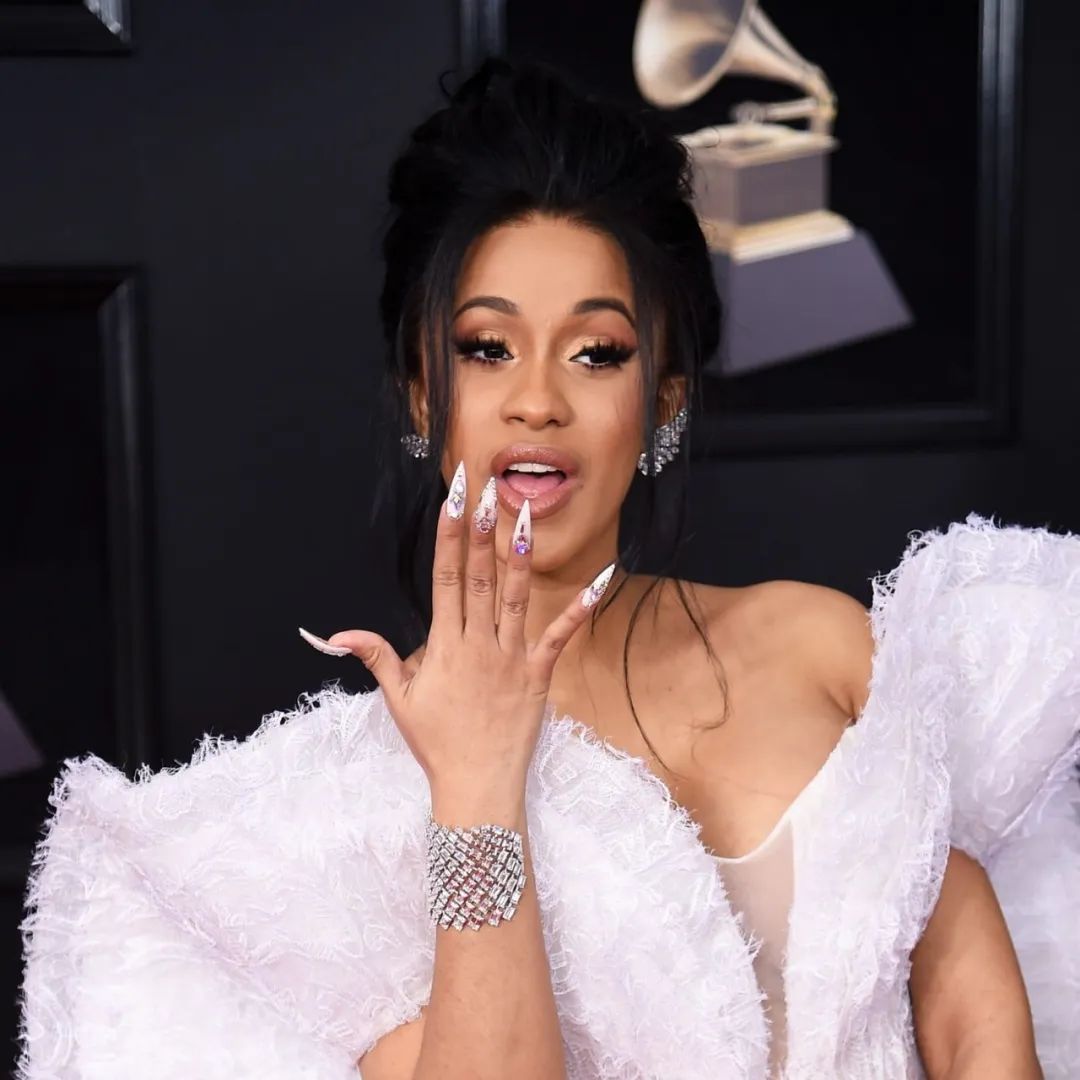 cardib亚裔美甲师,cardib的美甲师