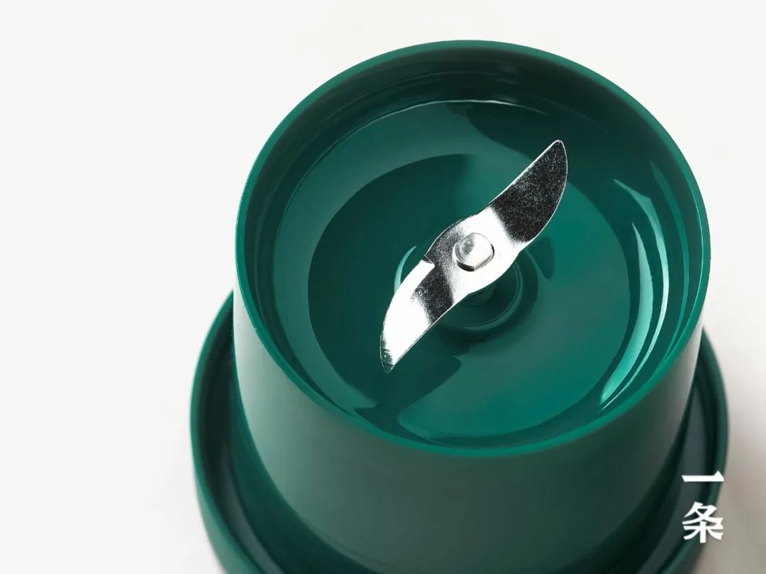 摩飞多功能无线充电榨汁杯,摩飞morphyrichards无线榨汁杯