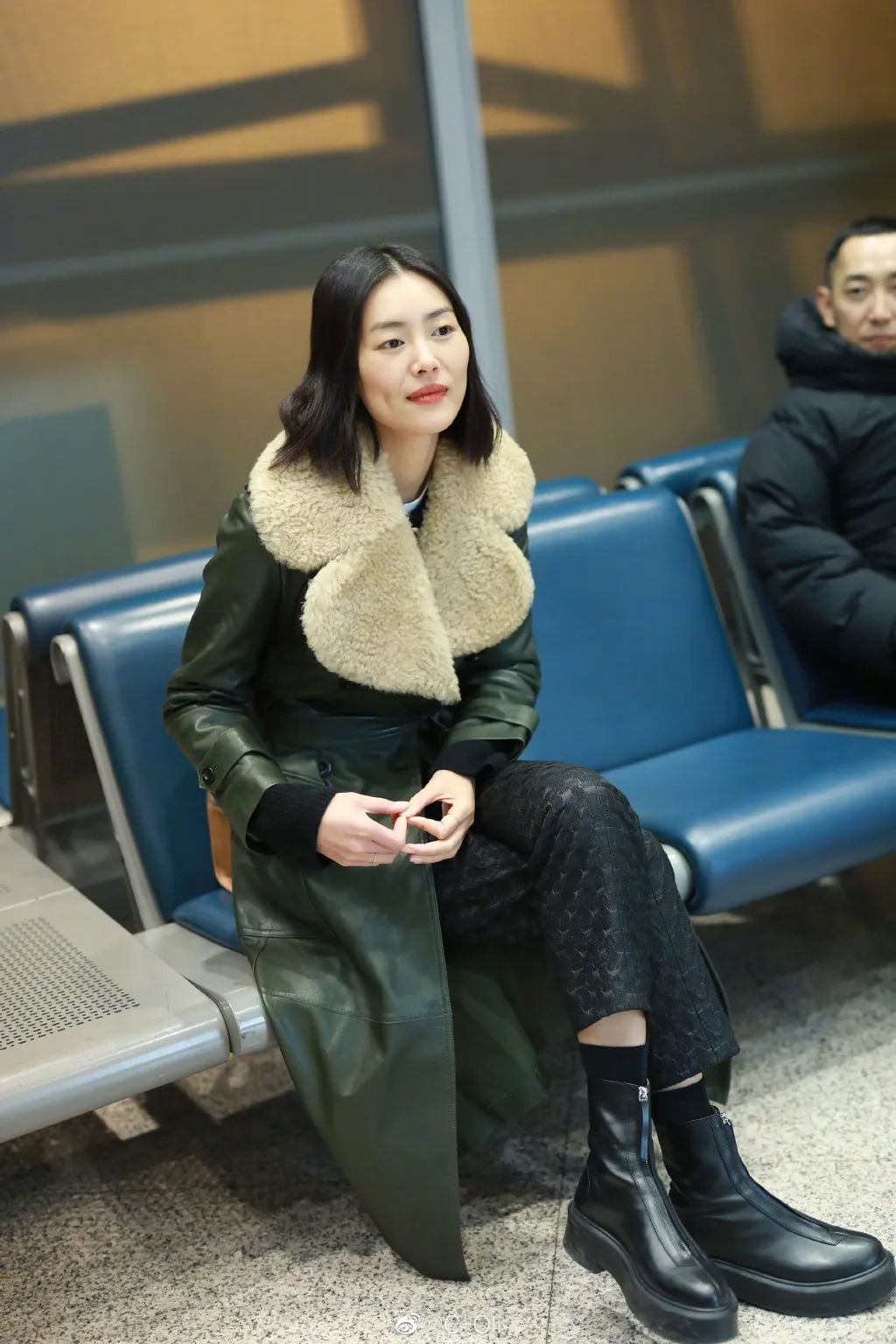 今年的自信就指着领子了