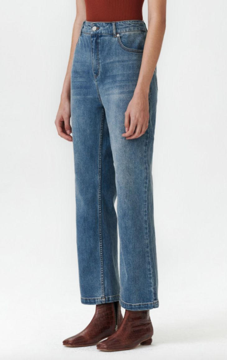 别被法国女人骗了，其实她们只穿最硬的牛仔裤