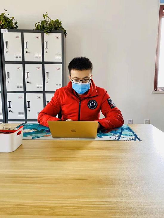 疫情下的跨职业复工：教师变主播Tony成外卖小哥