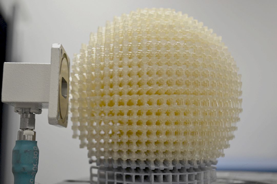 龙勃天线,龙勃透镜天线工作原理