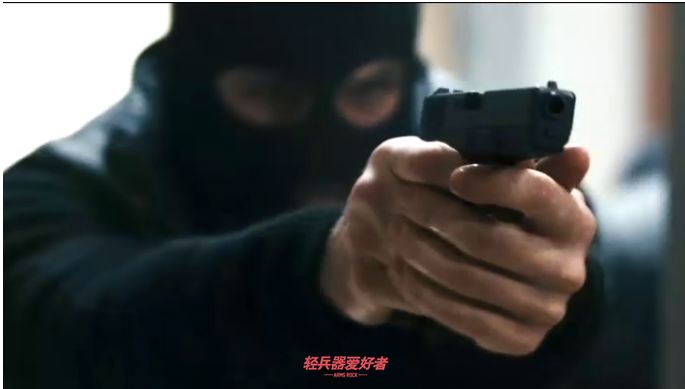 德国战术电影看过吗？《孤胆保镖》硬汉大叔和少女的枪械盛宴「电影*器武**解析」