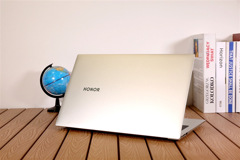 magicbookpro锐龙版显卡最高支持,magicbookpro锐龙版3550h接口