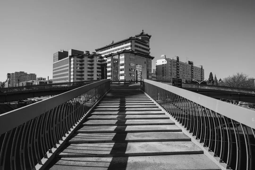 索尼fe20mmf1.8g超广角镜头,索尼fe35mmf1.4gm镜头测评