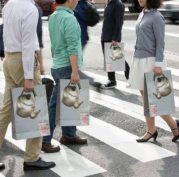 年销量55亿份的日清，为了一个细节，竟然造出一个世纪大*局骗**