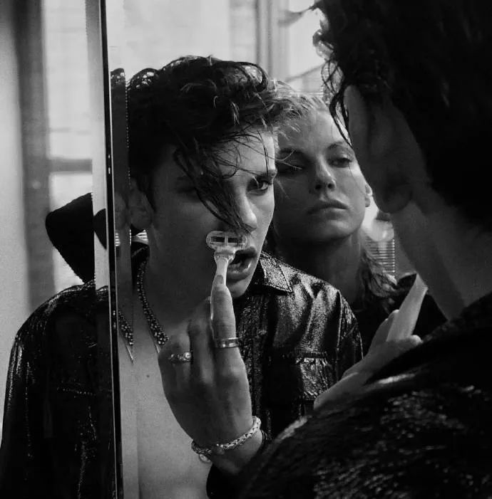 41岁妖孽超模养鸡种田,凭一张动图霸屏15年:原来这只老狐狸,早已修成了仙