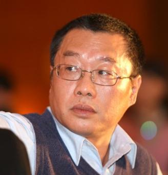 “霸道总裁”遭银行柜员鄙视，一怒取走几亿存款？！网友酸了：这么炫富装X绝对是*子骗**