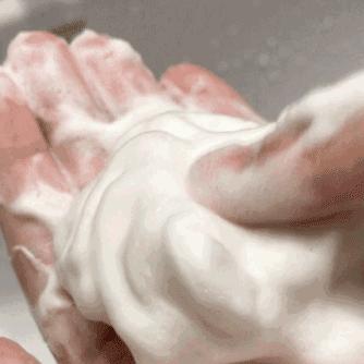 挤痘痘出来的白色长条状是什么,痘痘黑头挤出白颗粒