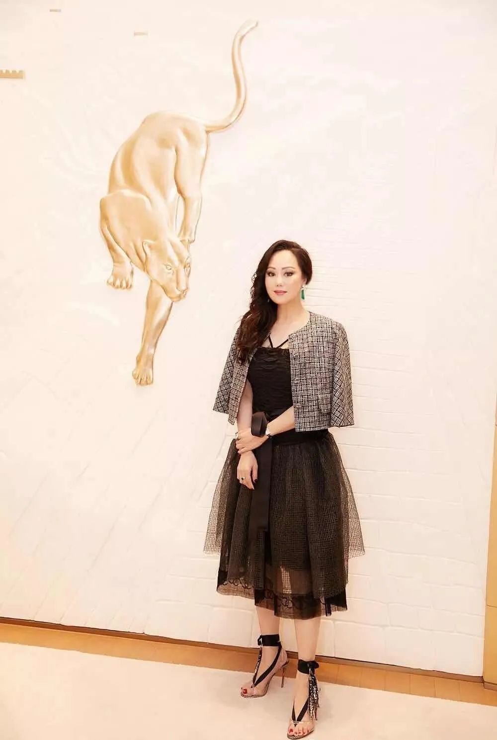 4岁逛连卡佛，13岁成香奈儿常客，她才是初代白富美