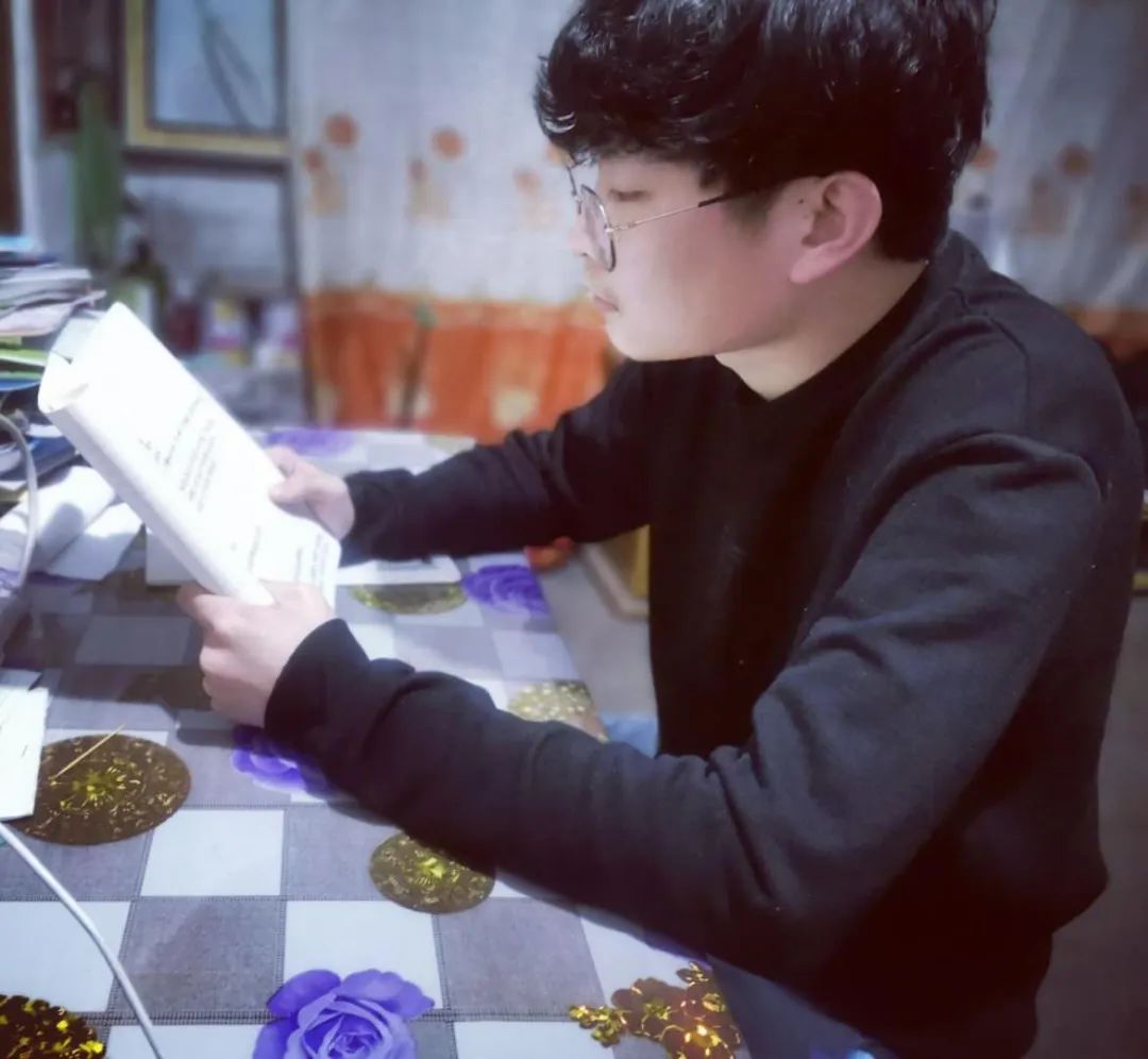 鏍″洯骞挎挱涓滄柟鍗,鏍″洯骞挎挱鑻辫鎾姤