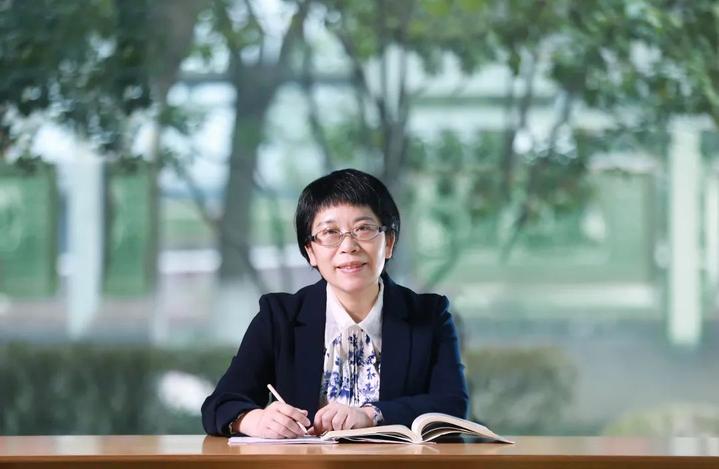 学军中学校长陈萍是教什么的,杭州学军中学校长陈萍复学寄语