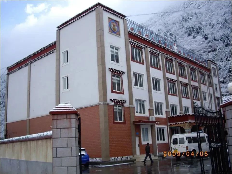 四川大学甘孜医院招聘,甘孜州医院招聘网站