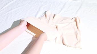 裙子里别再穿「Ta」了，现在流行这么穿