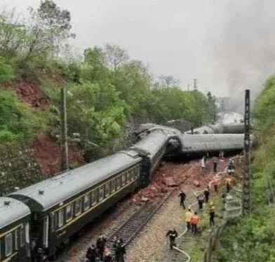 5月1日|疫情速读！俄总理新冠病毒检测呈阳性；“老师用成绩胁迫女生发生性关系”……