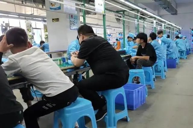 富士康强迫员工加班怎么办,富士康回应员工放假时间