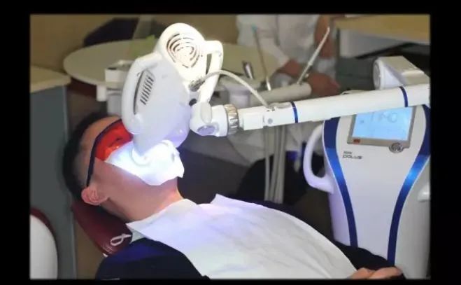 牙科医生教你牙齿美白,牙齿黄渍刷不干净老牙医教你一招