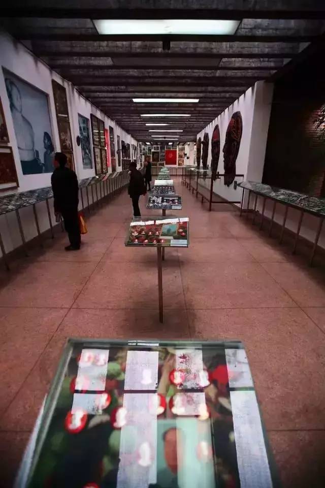 他曾位列中国富豪榜，如今却倾家荡产甘愿为“奴”……