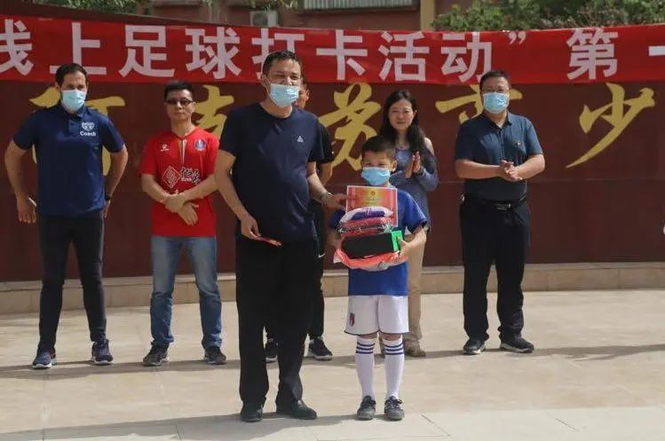 鐤儏瓒崇悆,鐤儏闃村奖绗肩僵涓嬬殑瓒崇悆