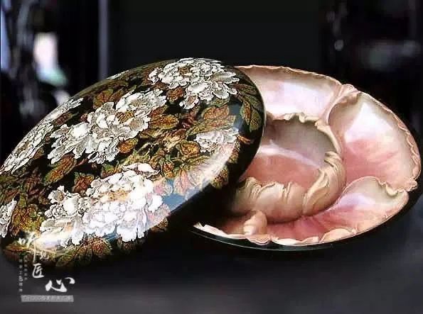 他笔下的金鱼一尾10万，灵动如真“气死猫”