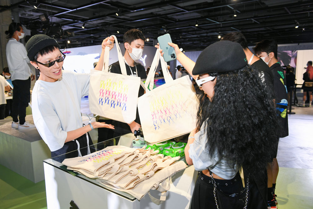 彪马刘雯联名同款卫衣,刘雯puma活动