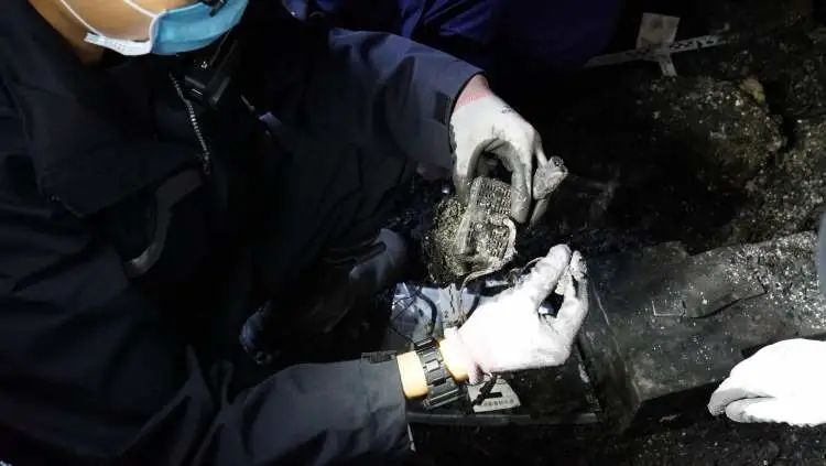 外卖小哥身陷火海,43岁外卖员死亡原因