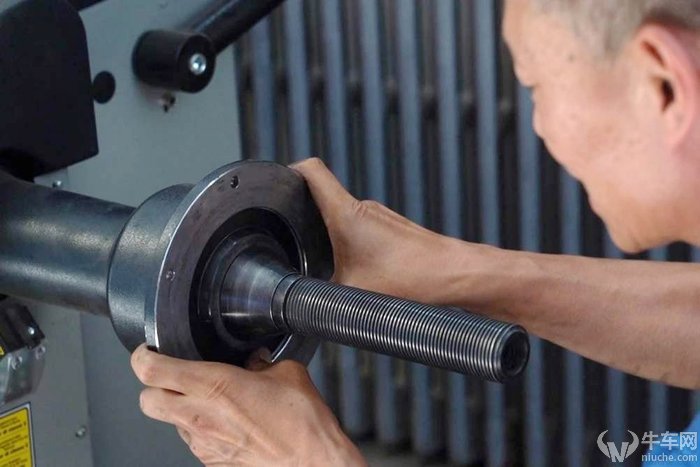 汽车四轮定位和动平衡有什么差别,动平衡四轮定位演示