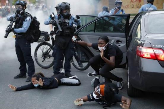 昔日香港、今日美国美国*乱暴**成*进党民***权人**照妖镜