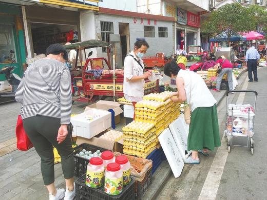 放活“马路市场”，多了“烟火”气息
