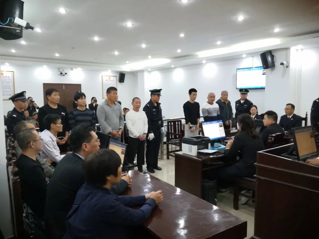 *底卧**、盯梢、贿赂……疯狂的“河砂”