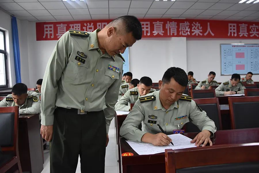 三尺讲台起“硝烟”，“四会”比武战犹酣