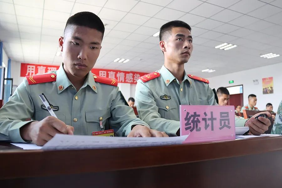 三尺讲台起“硝烟”，“四会”比武战犹酣