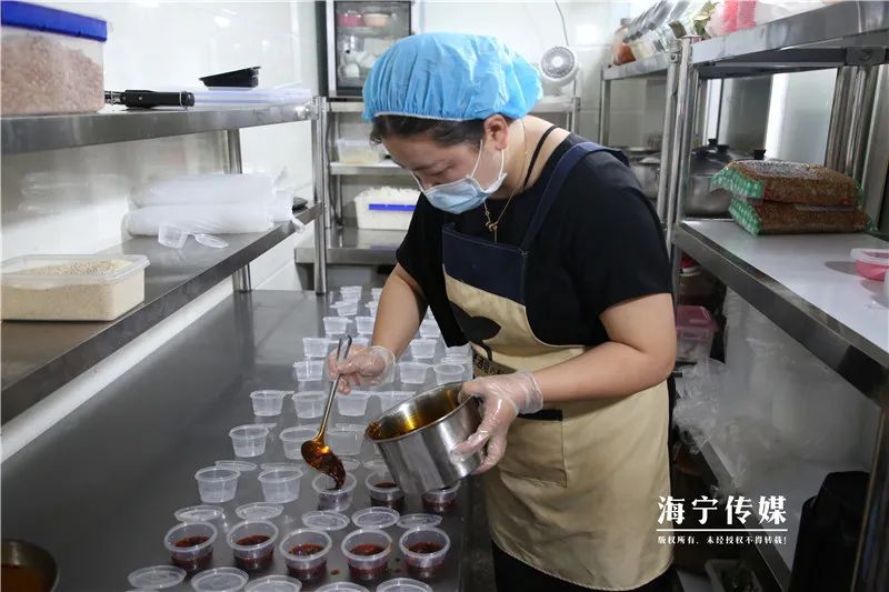 27岁姑娘开店胖40斤,27岁姑娘卖美食胖了40斤