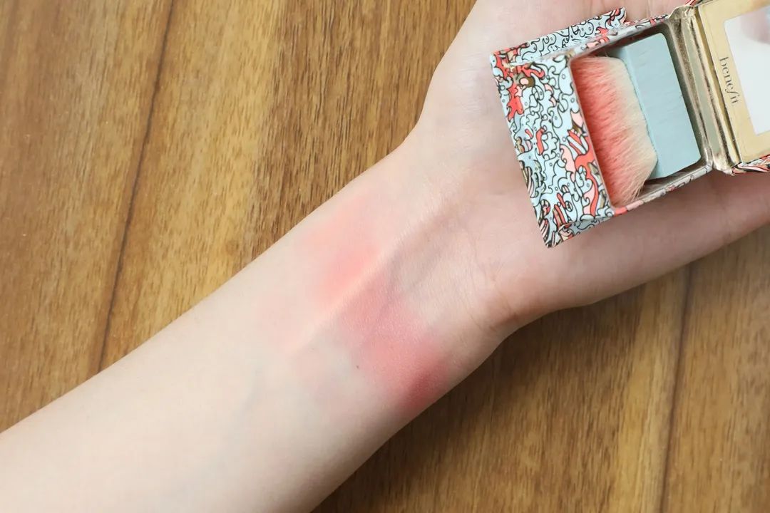 周雨彤泪沟神器,周雨彤的泪沟神器