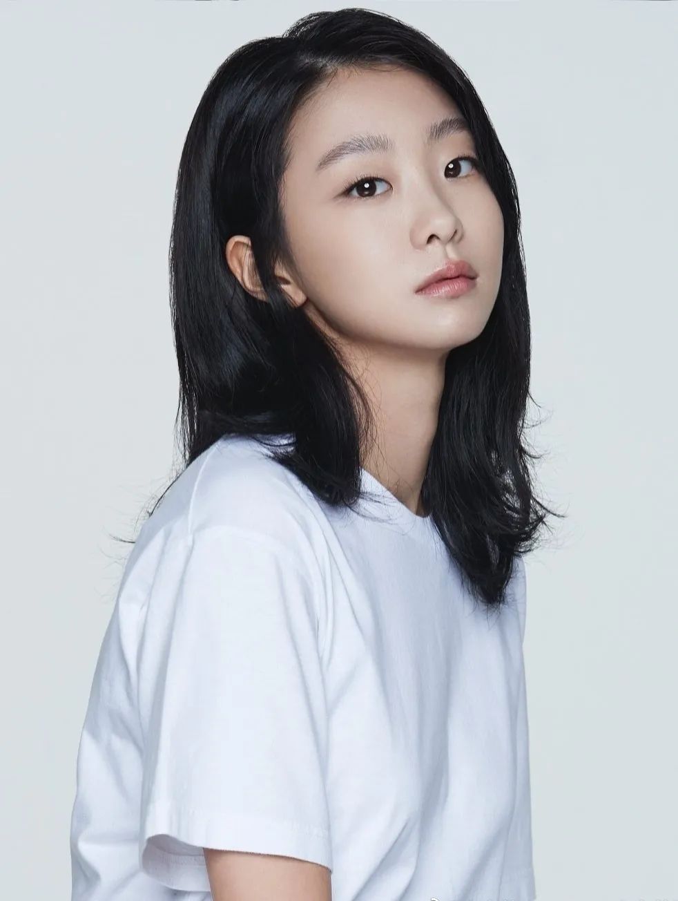 开完双眼皮为什么要往上看,开过的双眼皮可以再埋线吗