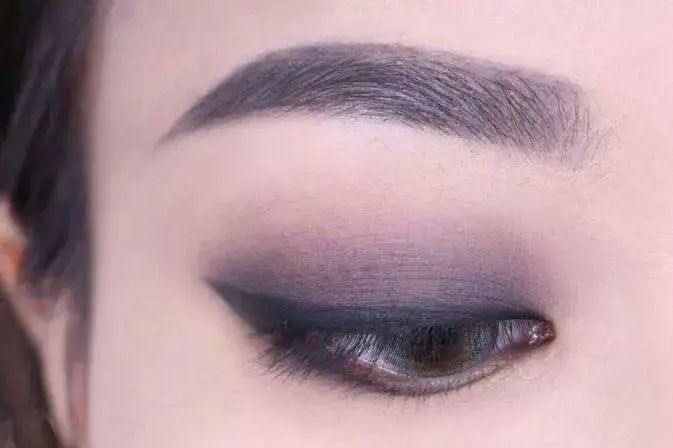 变双眼皮半个月后回到单眼皮,双眼皮怎么临时变成单眼皮