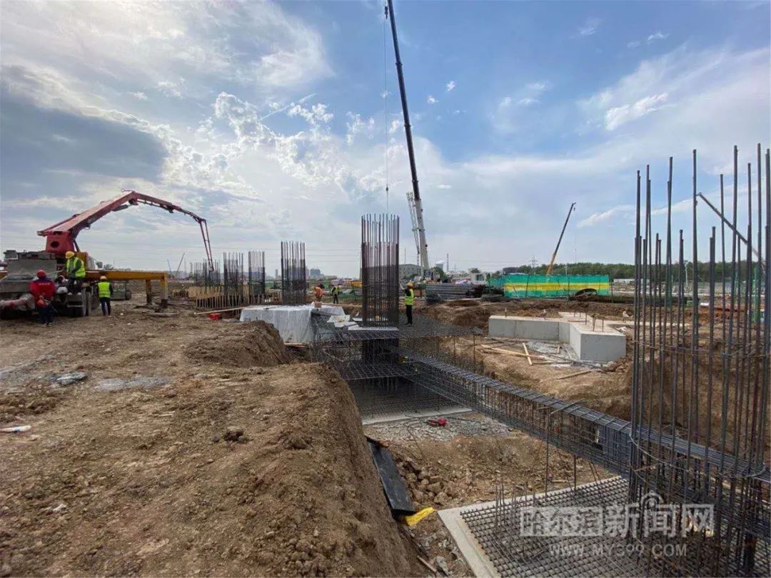 面积相当于一个国际标准的足球场,60平方公里相当于几个足球场