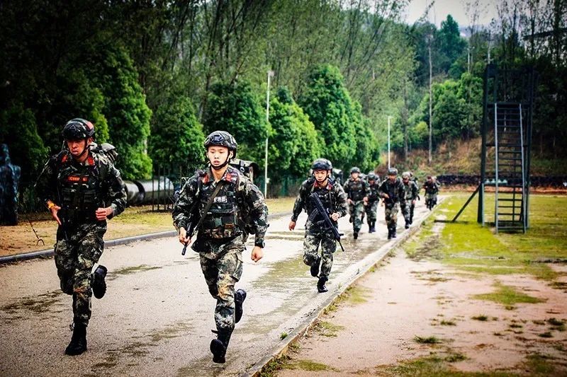 棰勫鐗规垬闃熷憳闆嗚鍙互褰撴皯璀﹀悧,棰勫鐗规垬闃熷憳鎬庝箞杞