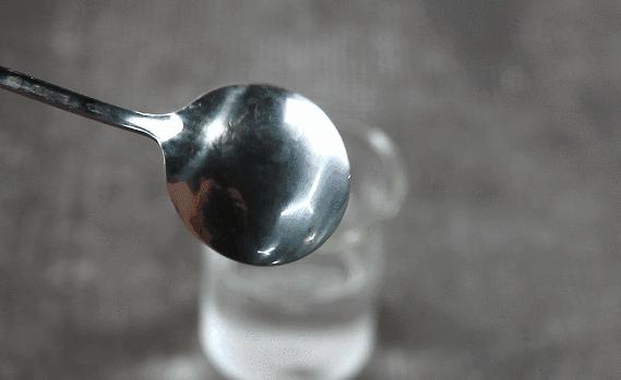 热水壶里的水渍怎么清理,热水壶有水垢可以喝么