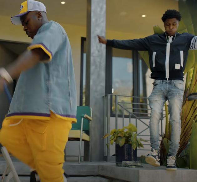 杰伦黑丝绸，TS天价AF1，近期MV中的“私藏热爱”各不相同