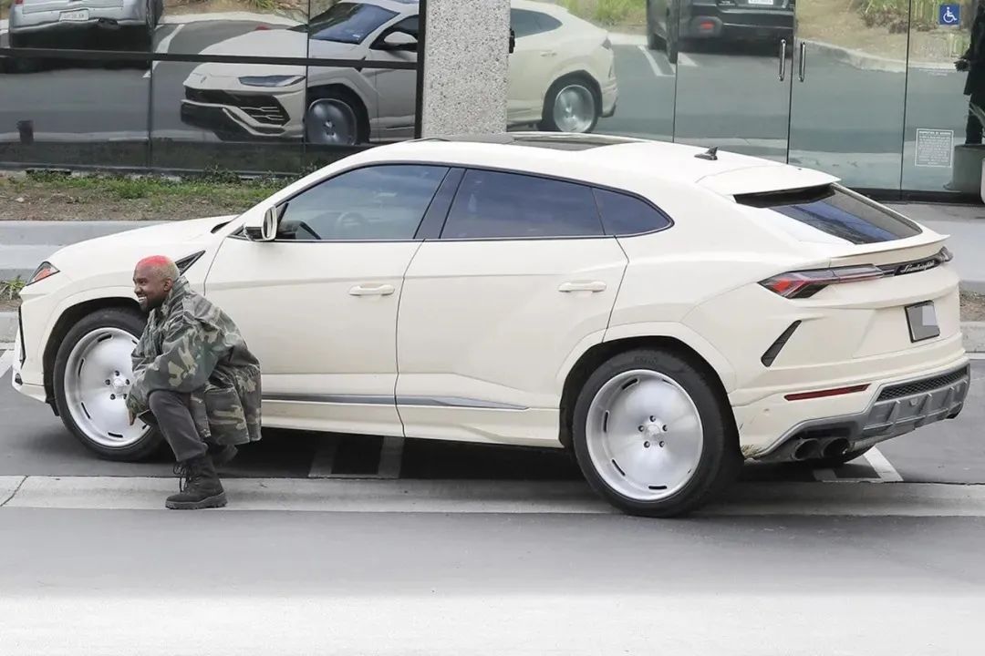 1.7亿买豪宅只为放球鞋？她说：老娘买鞋的快乐只有3秒