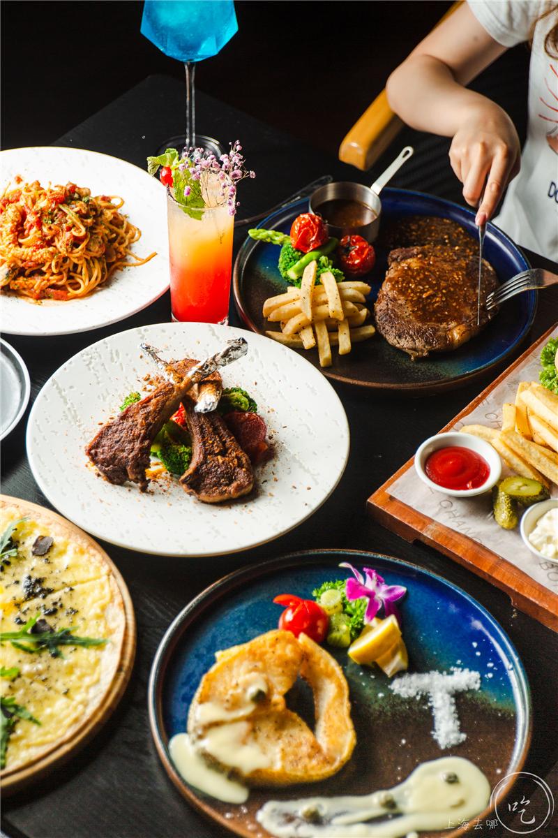 太刚了！这店居然敢开在「中国第一夜店」楼下...