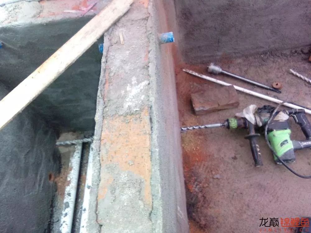 锦鲤池建造施工过程,楼顶怎么施工建锦鲤池