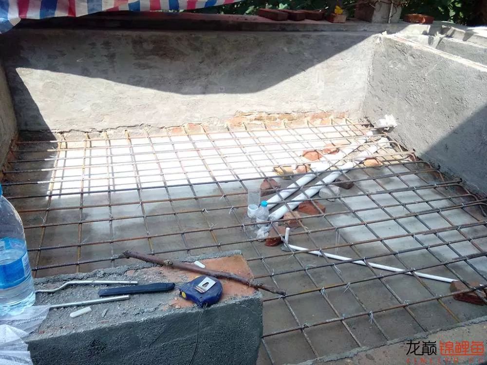 锦鲤池建造施工过程,楼顶怎么施工建锦鲤池