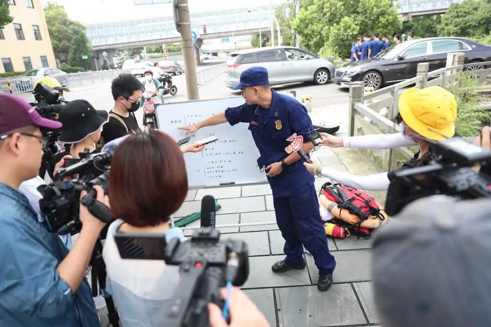 科普如何正确处理溺水事件,生死时速溺水急救误区及科学施救